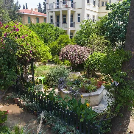 Double Bed & Breakfast *